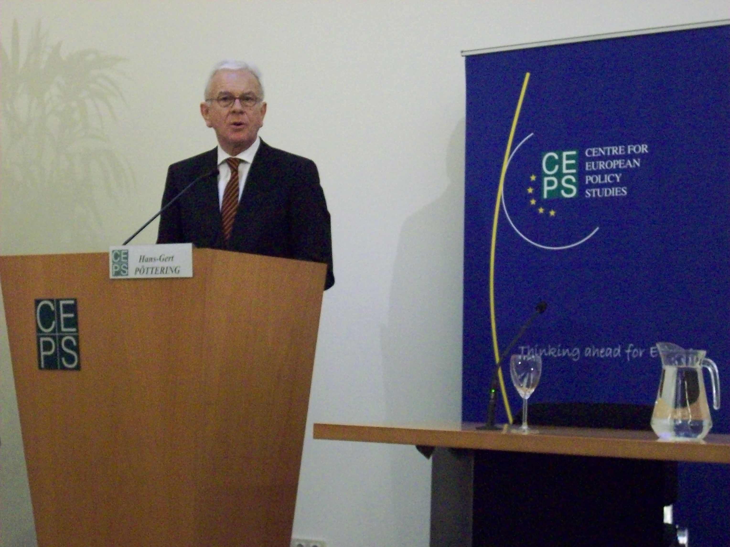Pöttering dwelled on the importance of human rights, democracy and the rule of law as defining features of the EU. 